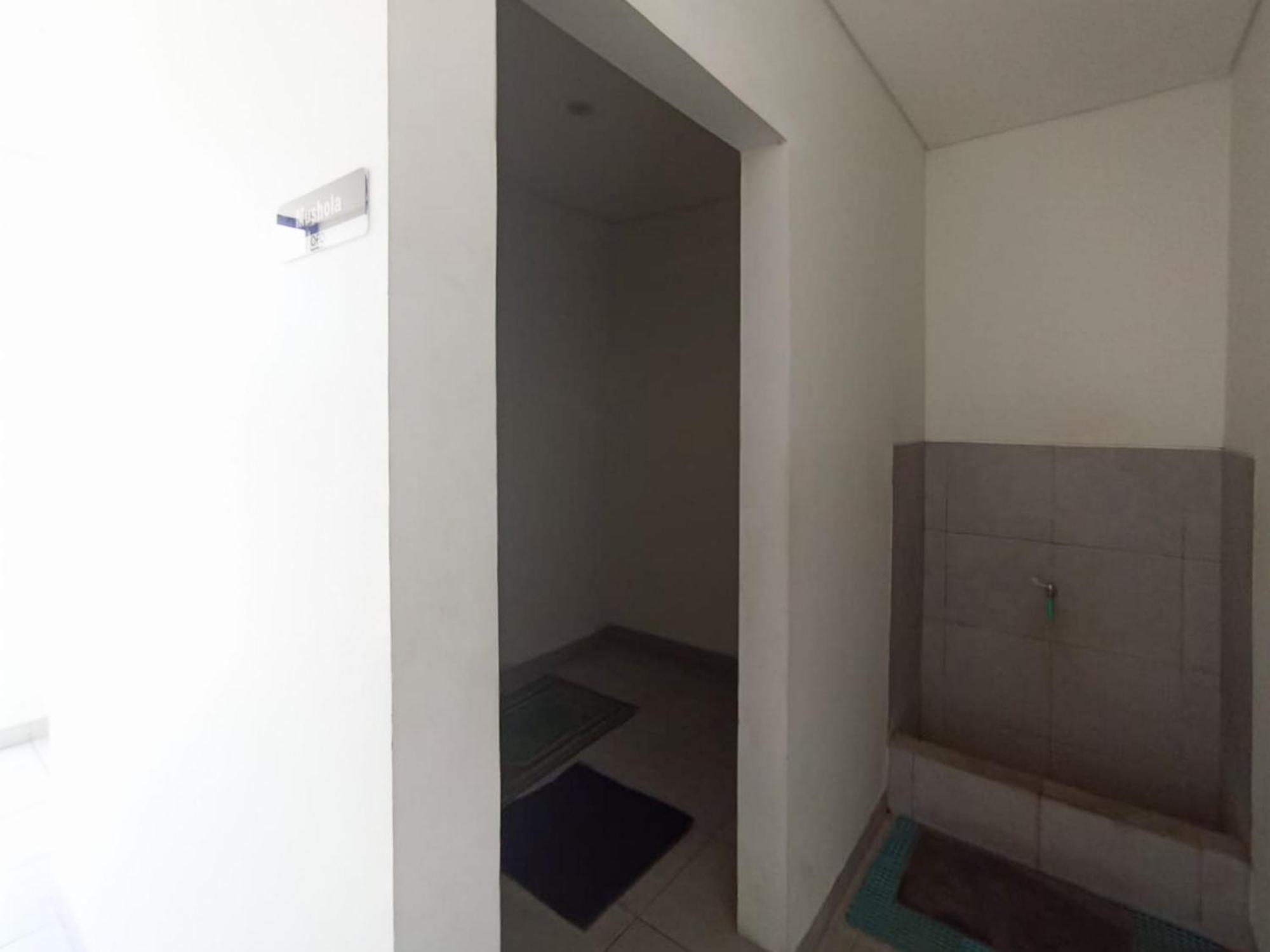 Ofo Kost Premium Kampung Inggris Pare Syariah Mitra Reddoorz Hotel Kültér fotó