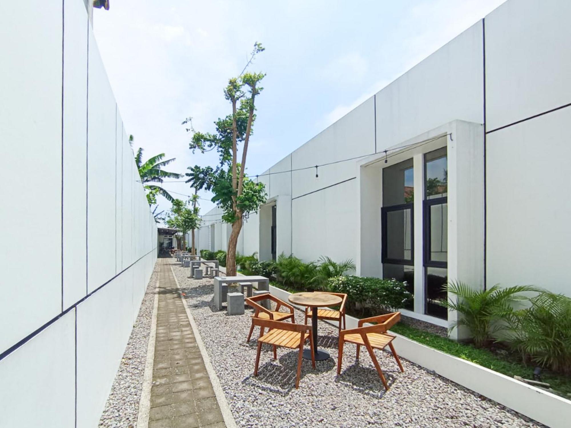 Ofo Kost Premium Kampung Inggris Pare Syariah Mitra Reddoorz Hotel Kültér fotó