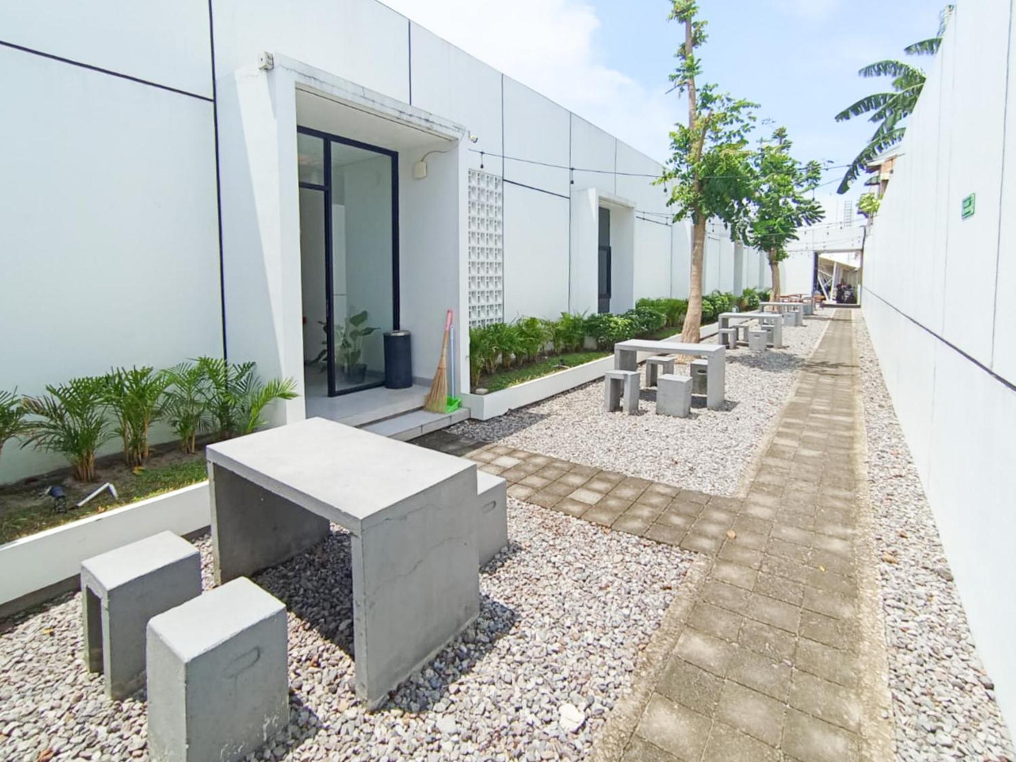 Ofo Kost Premium Kampung Inggris Pare Syariah Mitra Reddoorz Hotel Kültér fotó