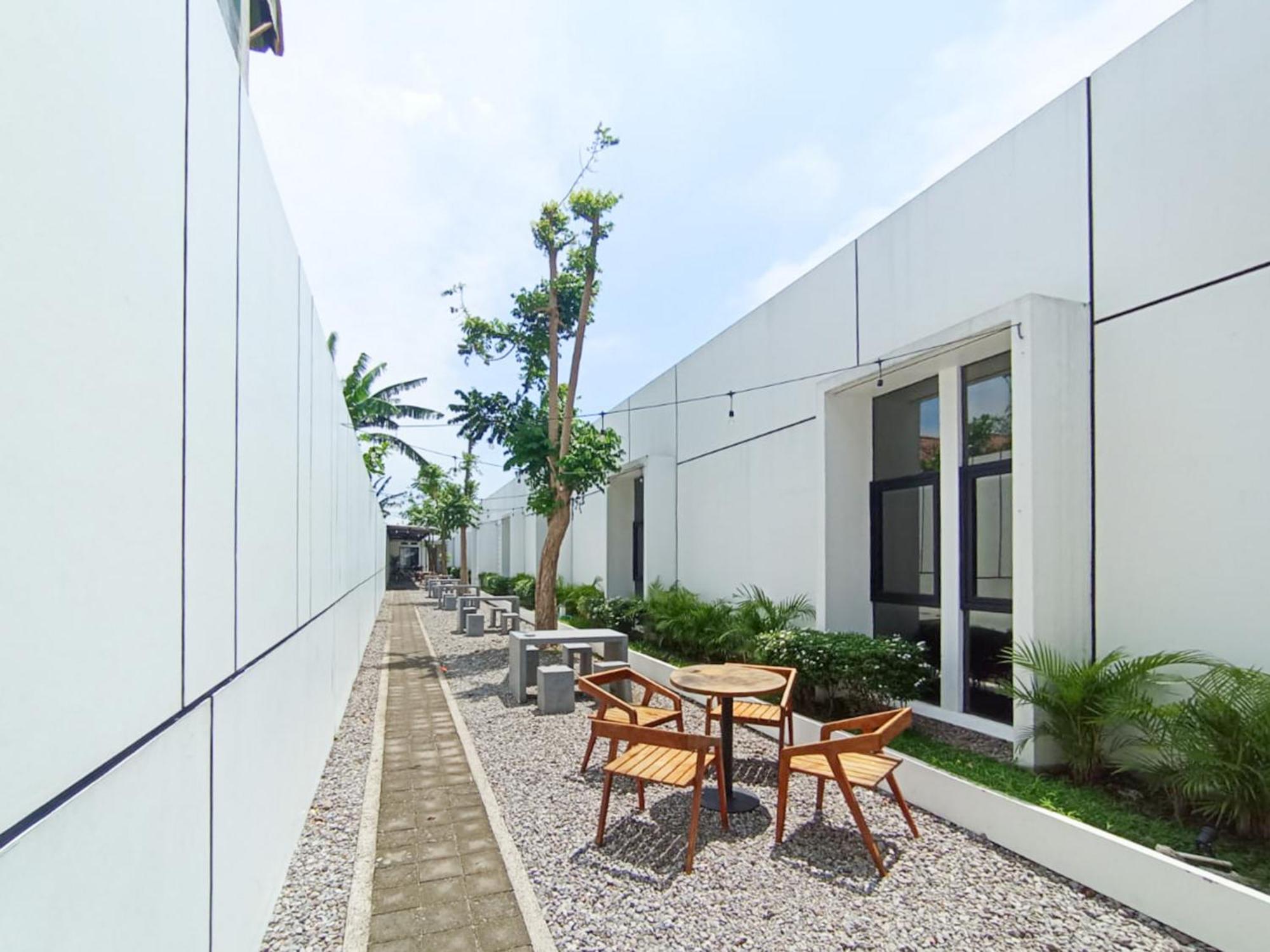 Ofo Kost Premium Kampung Inggris Pare Syariah Mitra Reddoorz Hotel Kültér fotó